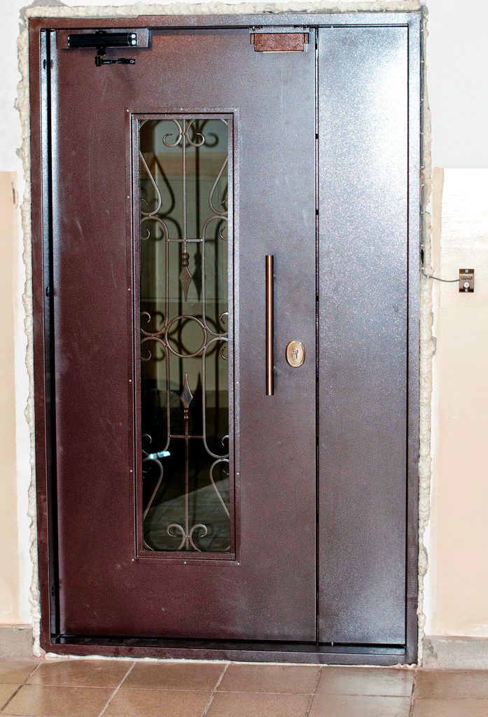 Железная тамбурная дверь. Тамбурная дверь проем 1200. Подъездные двери со стеклом PDM-018. Подъездные двери со стеклом PDM-015. Дверь входная металлическая со стеклом.
