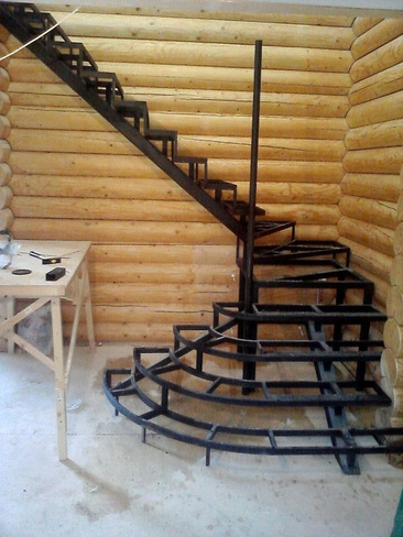 Железные лестницы на второй этаж в частном доме фото