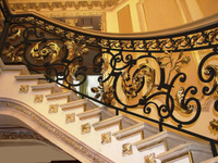 Перила кованые для поворотной лестницы в Дворцовом стиле Черные с золотом