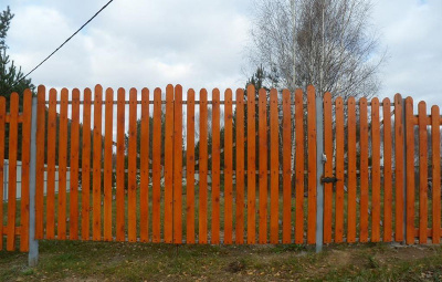 Купить Элитный забор из деревянного штакетника по цене от 2 руб. в СПб под ключ