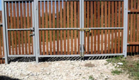 Ворота из деревянного штакетника шириной 4 метра