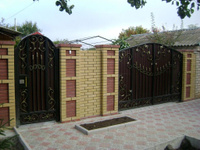 Ворота кованые с растительным узором