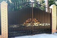 Ворота металлические с элементами художественной ковки
