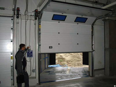 Подъемно-секционные ворота для гаража