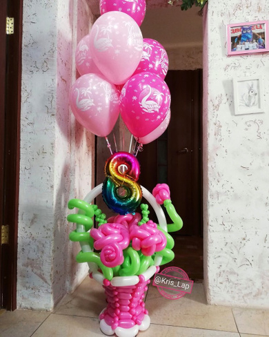 Цветочная композиция с гелиевыми шарами " Розовый праздник"