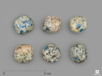Азурит в граните (камень K2), галтовка ||| категории, 2-2,5 см