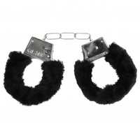 Металлические наручники с меховой обивкой Beginner's Handcuffs Furry (Черный) Shots toys